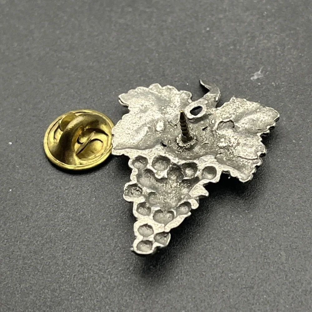 Bunch Of Grapes Silver Tone Fruit Lapel Hat‎ Pin